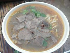 一碗牛骨浓汤里的乡愁——于福记牛肉汤的岁月沉淀